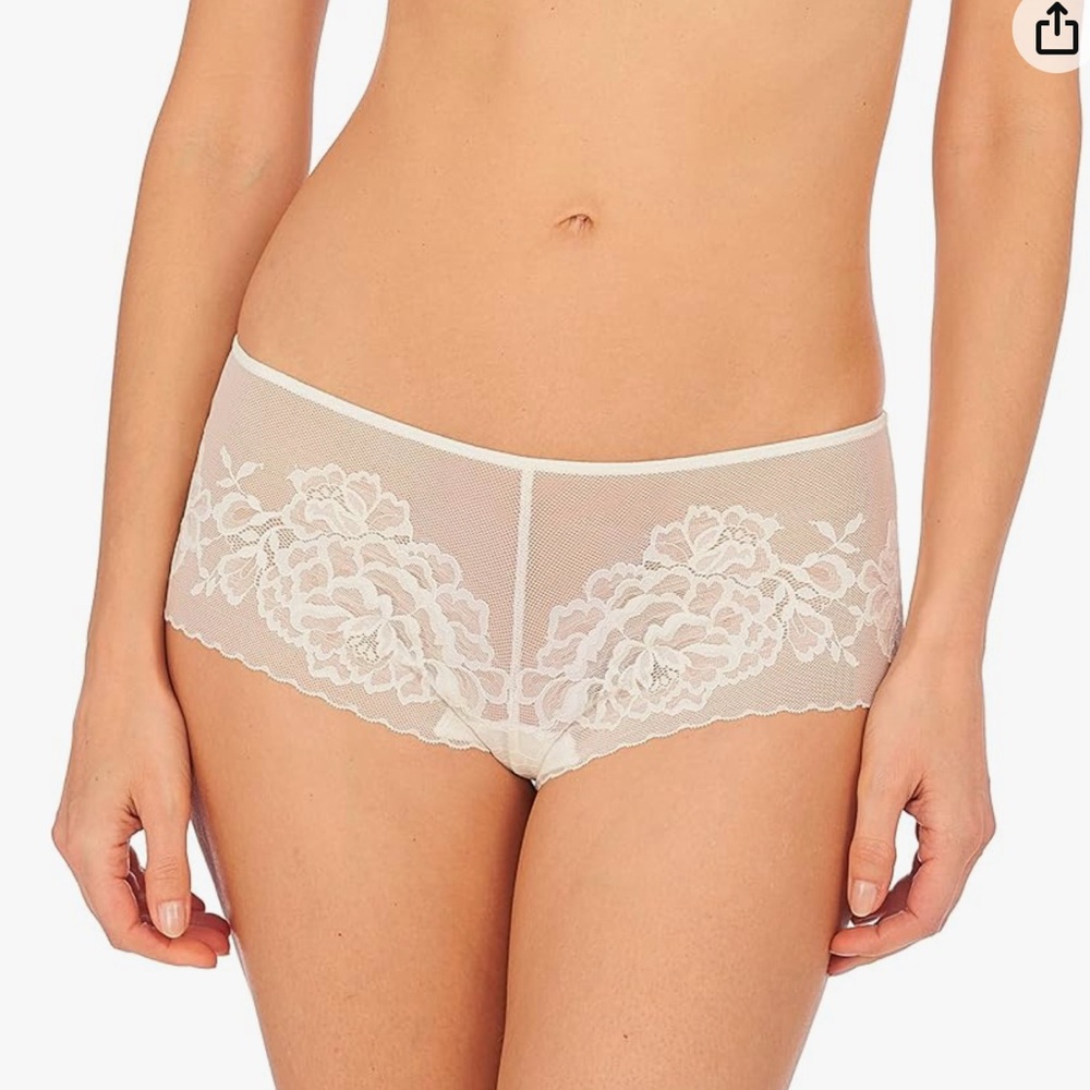 Natori Flora girl brief/boyshort white lace brand new with tag! Size Medium